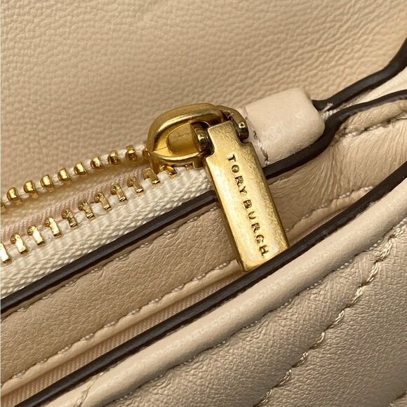 Tory Burch Kira Chevron Leather Wallet-On-Chain Bag - Picture 12 of 16